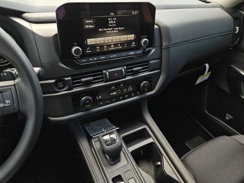 New 2025 Nissan Pathfinder S image 16