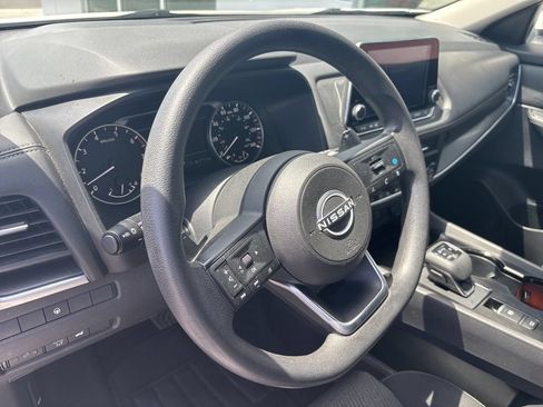 Used 2024 Nissan Rogue SV FWD image 7