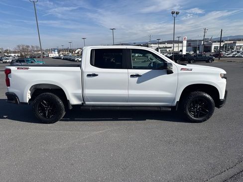 Used 2022 Chevrolet Silverado 1500 LT Trail Boss w/ LPO, Dark Essentials Package image 6