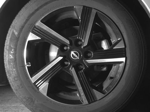 Used 2025 Nissan Sentra SV FWD image 16