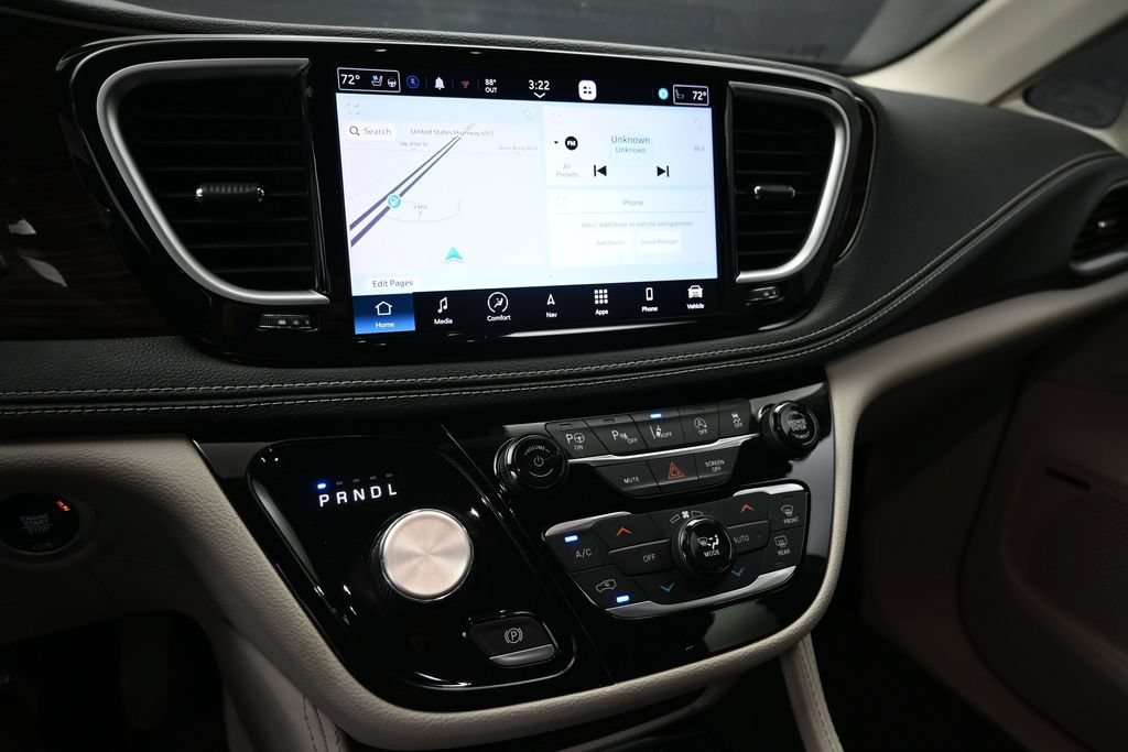Used 2022 Chrysler Pacifica Limited AWD/4WD image 7