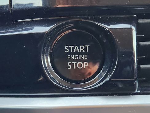 Used 2025 Nissan Pathfinder SV image 23