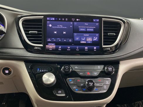 Used 2022 Chrysler Pacifica Touring-L FWD image 12