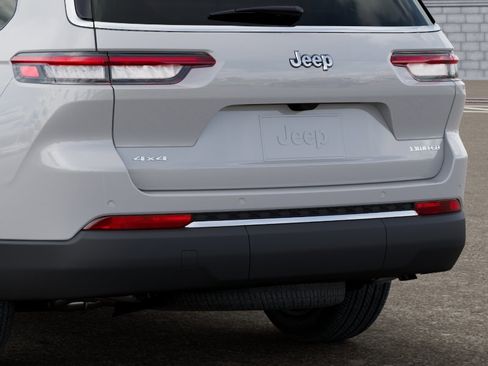 New 2026 Jeep Grand Cherokee L Limited w/ Luxury Tech Group II AWD/4WD image 13