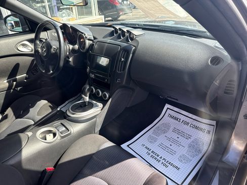 Used 2010 Nissan 370Z Roadster image 22