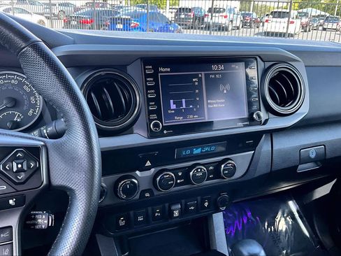 Used 2021 Toyota Tacoma TRD Off-Road w/ Technology Package AWD/4WD image 6