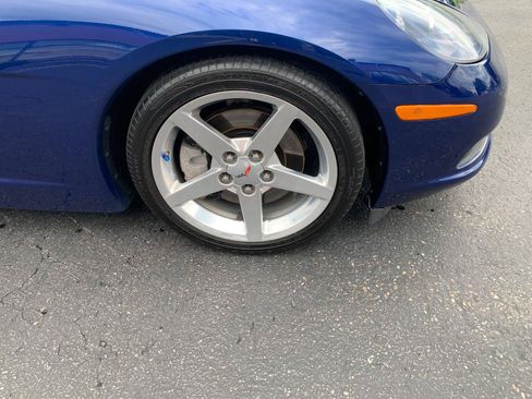 Used 2005 Chevrolet Corvette Coupe w/ Preferred Equipment Group RWD image 20