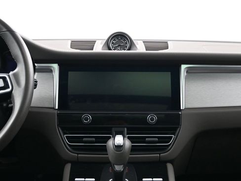 Used 2022 Porsche Macan image 11