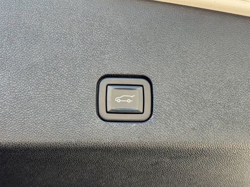 Used 2022 Cadillac XT6 Premium Luxury AWD/4WD image 21