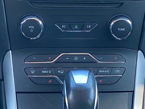 Certified 2018 Ford Edge SEL w/ Equipment Group 201A image 10