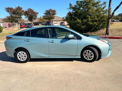 Used 2016 Toyota Prius Two image 4