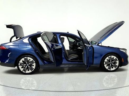 Used 2026 BMW 530i RWD image 19
