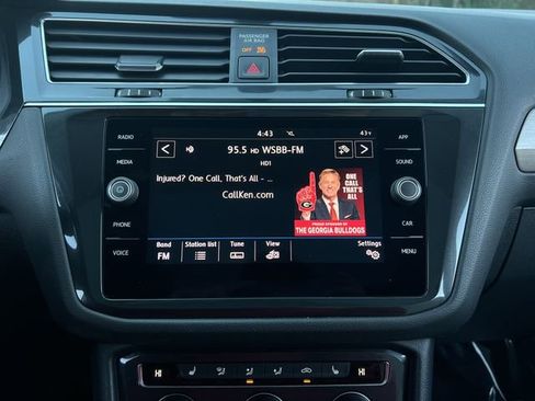 Used 2019 Volkswagen Tiguan SE w/ Panoramic Sunroof Package image 24