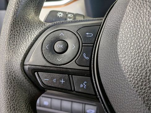 Used 2019 Toyota RAV4 XLE image 10