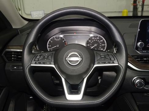 Used 2023 Nissan Altima 2.5 SV image 23