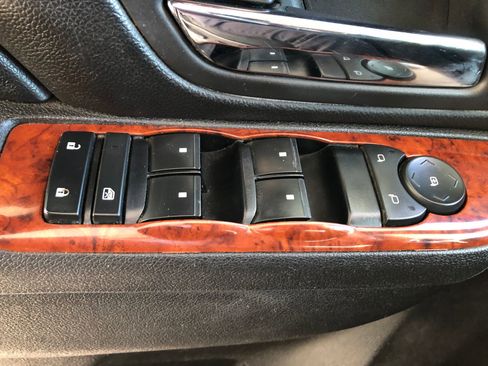 Used 2013 Chevrolet Avalanche LS image 32