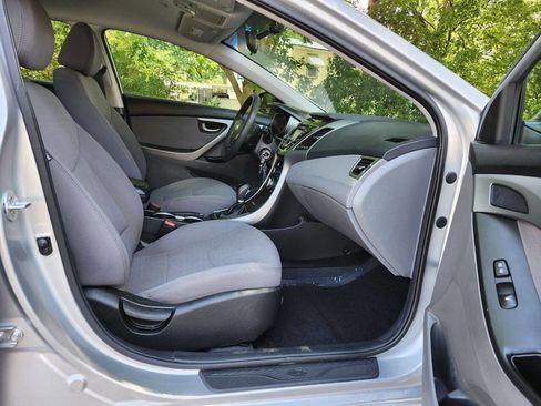 Used 2014 Hyundai Elantra SE w/ Option Group 02 FWD image 6