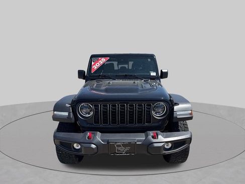 Used 2025 Jeep Gladiator Rubicon w/ Convenience Group AWD/4WD image 11