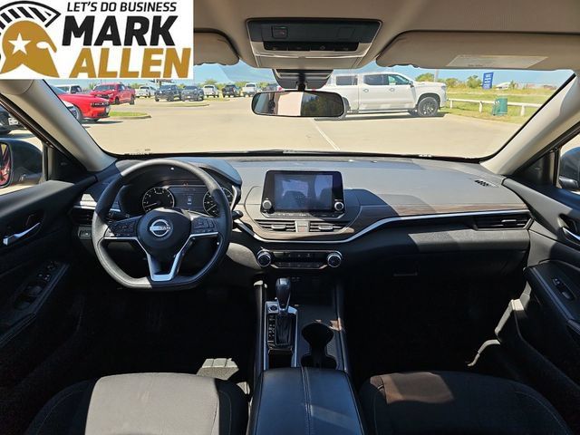 Used 2025 Nissan Altima 2.5 SV FWD image 19