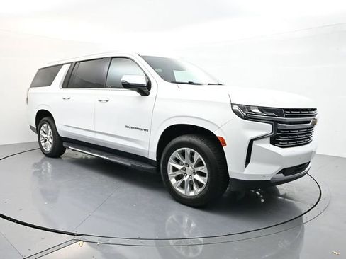 Used 2023 Chevrolet Suburban Premier image 3