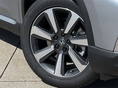 New 2025 Honda Pilot Touring image 10