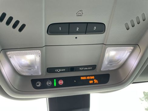 Used 2020 Chevrolet Equinox LT image 23