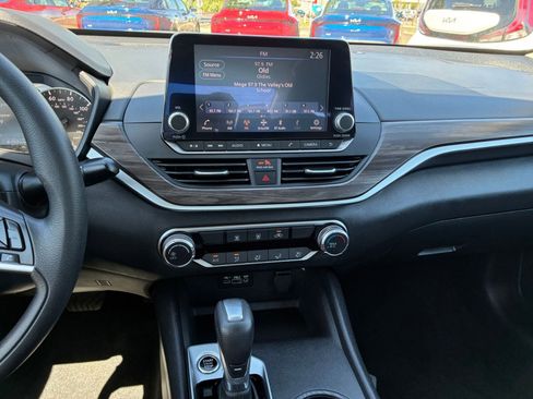 Used 2025 Nissan Altima 2.5 SV image 17