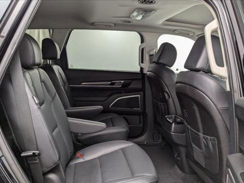 Used 2025 Kia Telluride S image 18