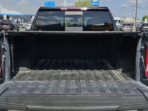 Used 2023 GMC Sierra 1500 SLT w/ SLT Premium Package image 8