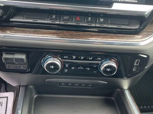 Used 2024 GMC Sierra 2500 SLE w/ SLE Convenience Package image 18