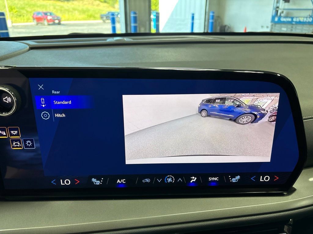 Used 2026 Chevrolet Traverse LT FWD image 26