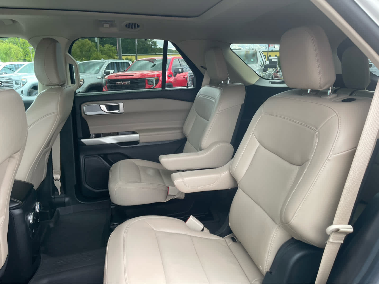 Used 2021 Ford Explorer Limited w/ Equipment Group 301A RWD image 21
