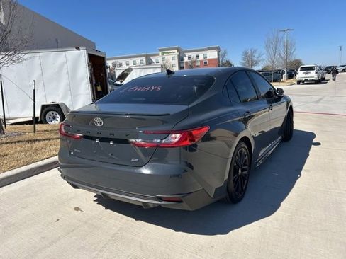 Used 2025 Toyota Camry SE w/ Convenience Package image 3