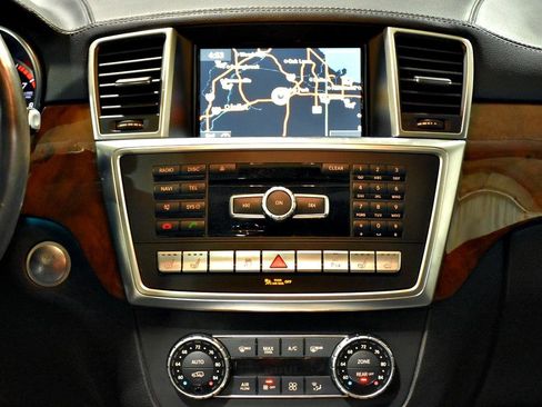 Used 2015 Mercedes-Benz GL 550 4MATIC w/ Accessory Chrome Package image 17