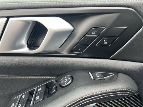 Used 2025 BMW X5 M60i image 29