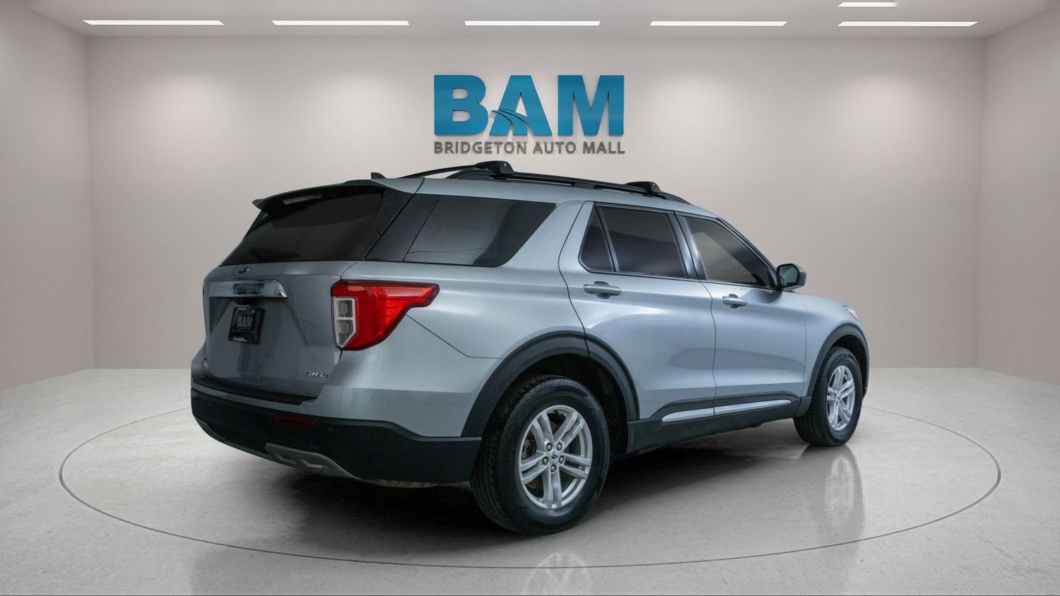Used 2023 Ford Explorer XLT w/ Equipment Group 202A AWD/4WD image 7