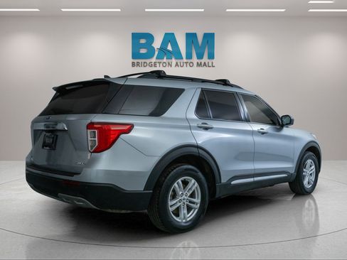 Used 2023 Ford Explorer XLT w/ Equipment Group 202A AWD/4WD image 7