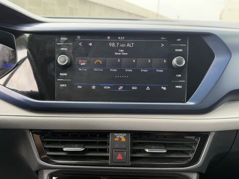 Used 2024 Volkswagen Taos SE image 18