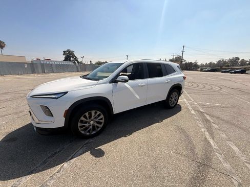 Used 2025 Buick Enclave Preferred FWD image 4