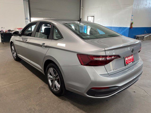 Used 2024 Volkswagen Jetta SE FWD image 5