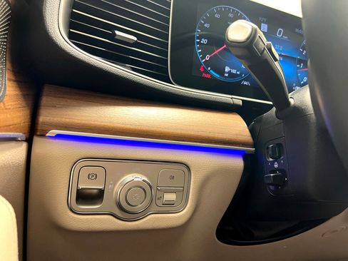 Used 2022 Mercedes-Benz GLE 350 4MATIC w/ AMG Line Exterior image 27