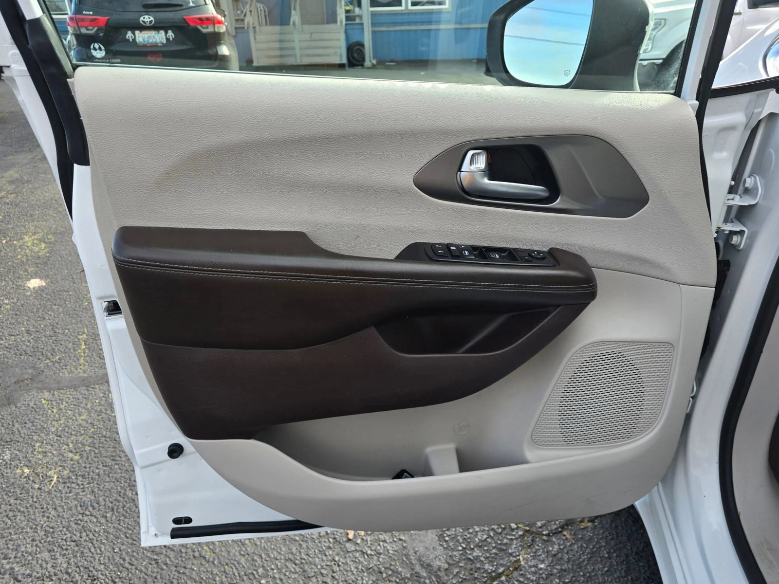 Used 2021 Chrysler Voyager Lxi FWD image 20