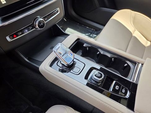 New 2026 Volvo XC90 B6 Plus w/ Protection Package Premier AWD/4WD image 34