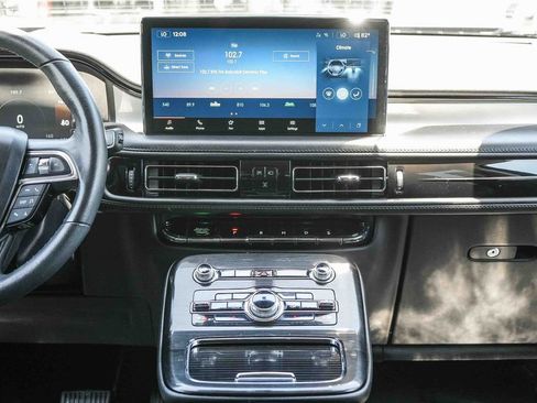 Certified 2023 Lincoln Nautilus AWD image 16