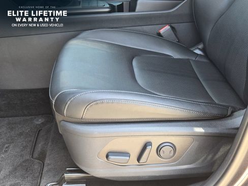Used 2026 Kia Sportage EX FWD image 23