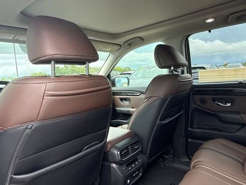 Used 2023 Honda Pilot Elite image 12