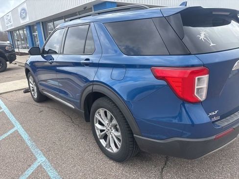 Used 2020 Ford Explorer XLT w/ Equipment Group 202A image 4