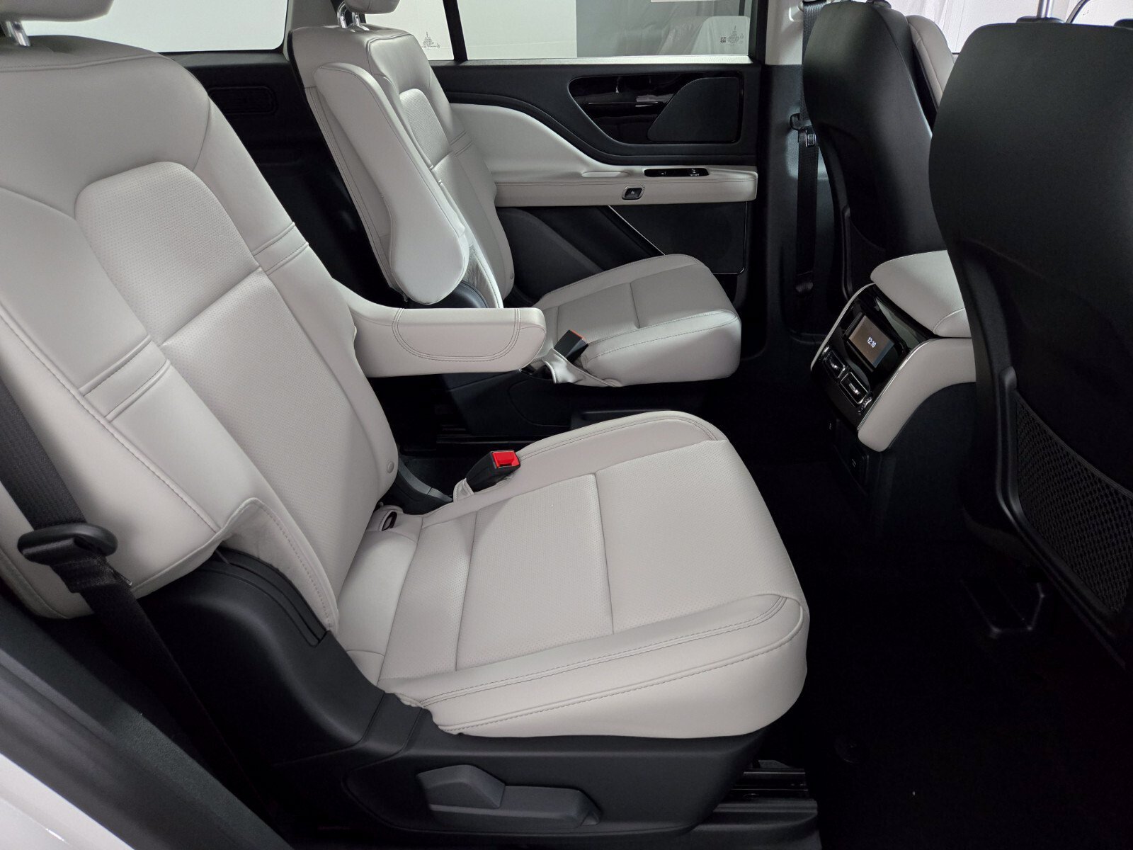 New 2027 Lincoln Aviator 2WD image 19