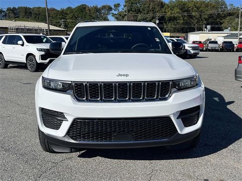 Used 2025 Jeep Grand Cherokee Laredo X image 10