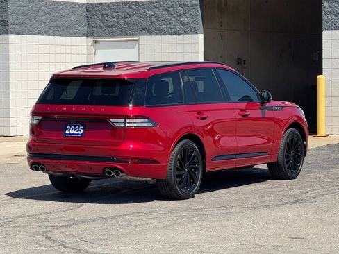 Used 2025 Lincoln Aviator Reserve w/ Jet Appearance Package image 4